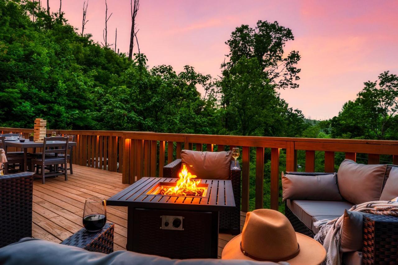 Mountainside - New Luxury Cabin-Fire Table-Hot Tub-3 Pools-Ps5-Bears Gatlinburg Exterior foto